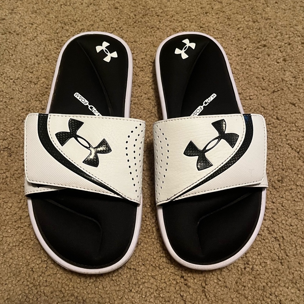 Boys size 6 slides